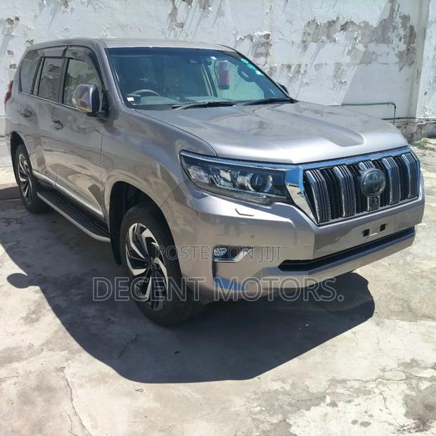 Toyota Land Cruiser Prado 2018 Gray