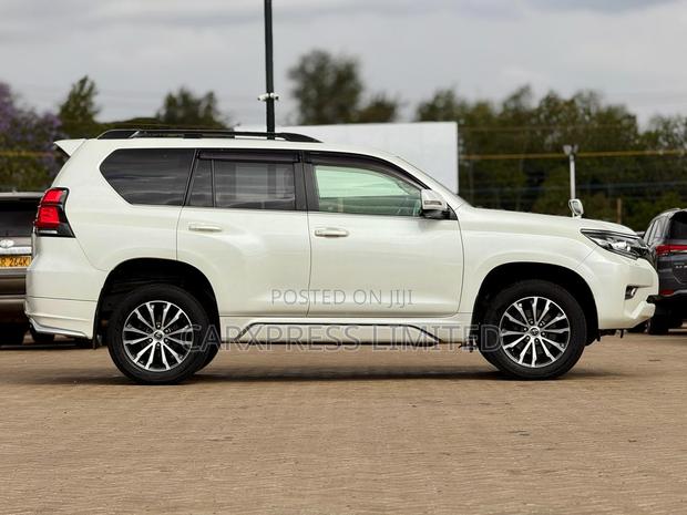 Toyota Land Cruiser Prado 2.8 2017 White