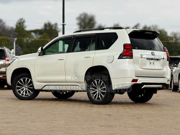 Toyota Land Cruiser Prado 2.8 2017 White