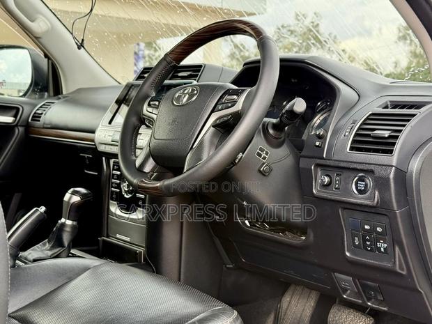 Toyota Land Cruiser Prado 2.8 2017 White