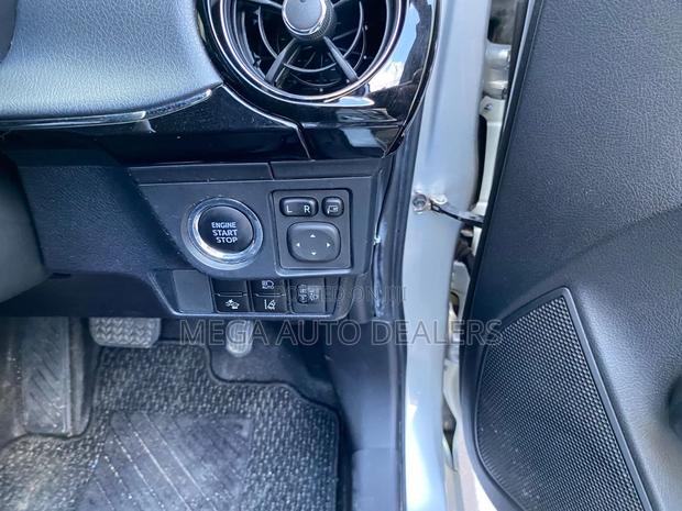 Toyota Corolla Fielder 2018 Silver