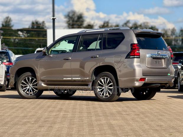 Toyota Land Cruiser Prado 2.8 2021 Brown