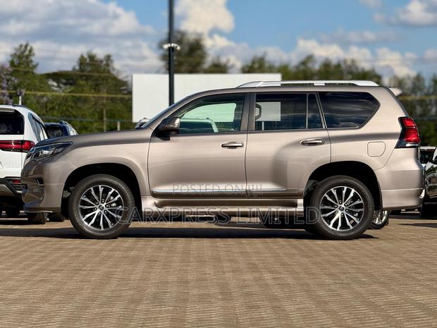 Toyota Land Cruiser Prado 2.8 2021 Brown