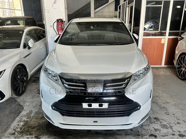 Toyota Harrier 2.0 Turbo 2019 White