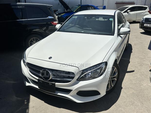 Mercedes-Benz C200 2018 White