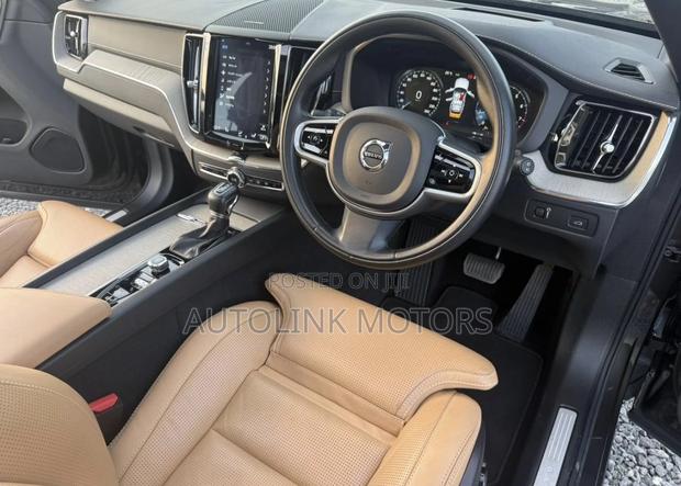 Volvo XC60 T5 Inscription AWD 2018 Gray
