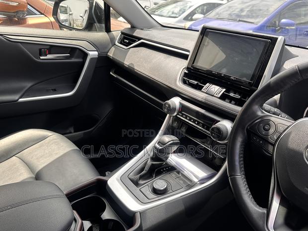 Toyota RAV4 Hybrid 2020 Blue