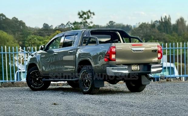 Toyota Hilux 2.4 Diesel 2020 Brown