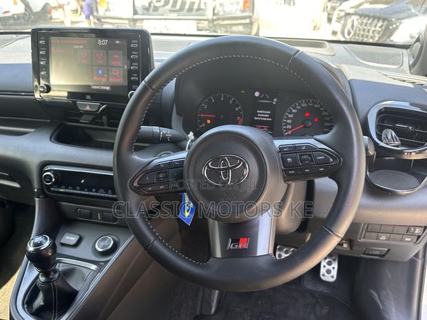 Toyota Yaris 2021 White