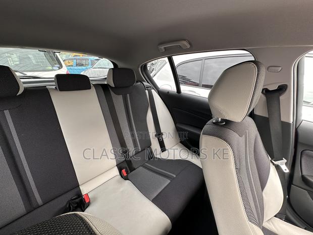 BMW 118i 2018 Red