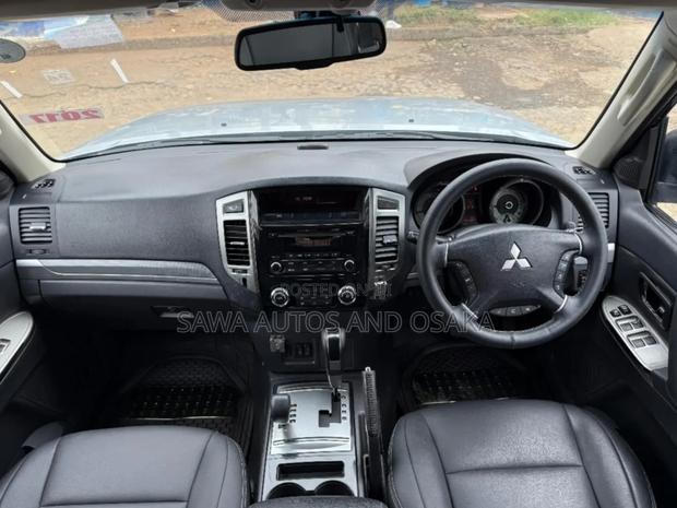 Mitsubishi Pajero 2017 Silver
