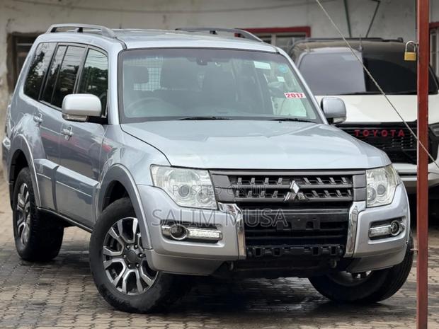 Mitsubishi Pajero 2017 Silver