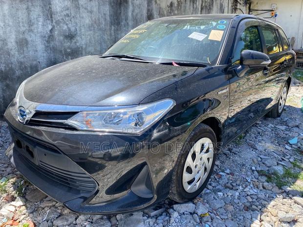 Toyota Corolla Fielder 2018 Black