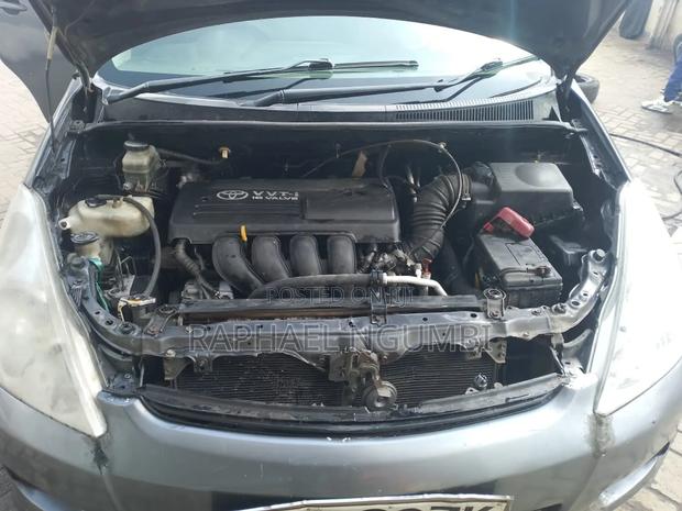 Toyota Wish 2004 Silver