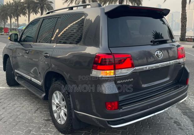 Toyota Land Cruiser 2020 Gray