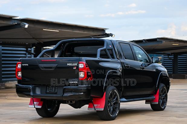 Toyota Hilux 2022 Black