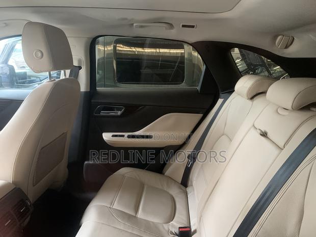 Jaguar F-Pace 2017 Blue