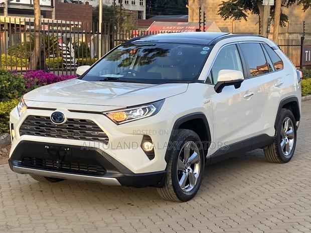 Toyota RAV4 Hybrid 2019 White