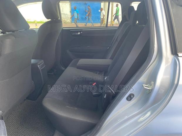 Toyota Corolla Fielder 2018 Silver