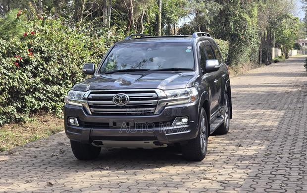 Toyota Land Cruiser 4.6 V8 ZX 2020 Gray