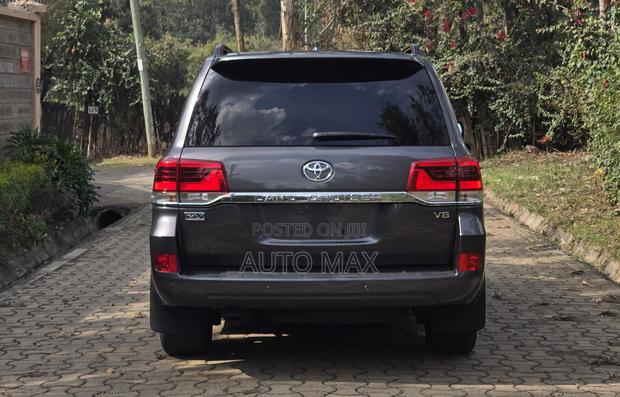 Toyota Land Cruiser 4.6 V8 ZX 2020 Gray
