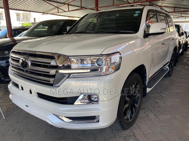Toyota Land Cruiser 4.6 V8 ZX 2018 White