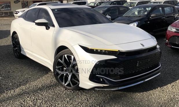 Toyota Crown XLE AWD 2024 White
