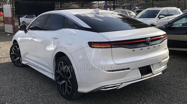 Toyota Crown XLE AWD 2024 White