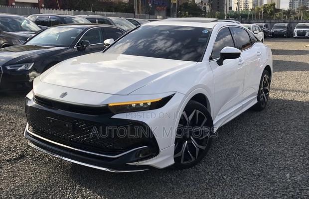 Toyota Crown XLE AWD 2024 White