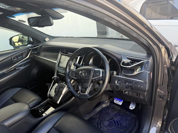 Toyota Harrier 2.0 Turbo 2018 Gray