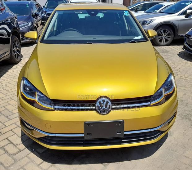 Volkswagen Golf 2018 Gold
