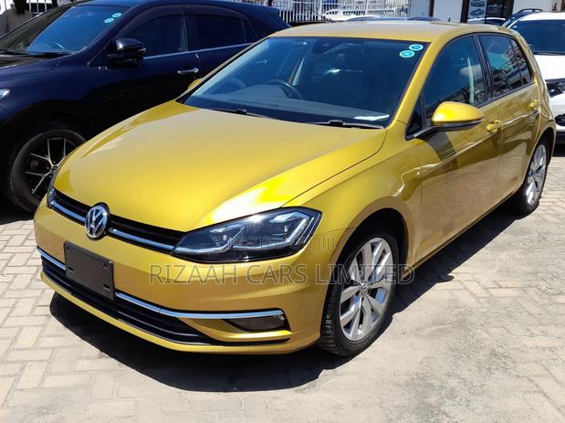 Volkswagen Golf 2018 Gold