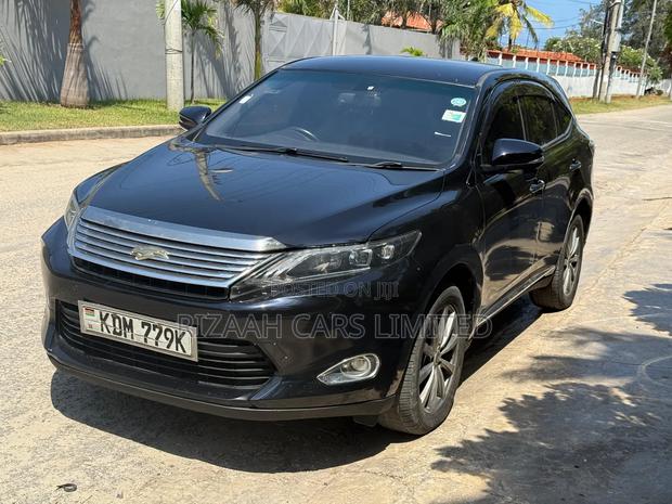 Toyota Harrier 2.0 2017 Black