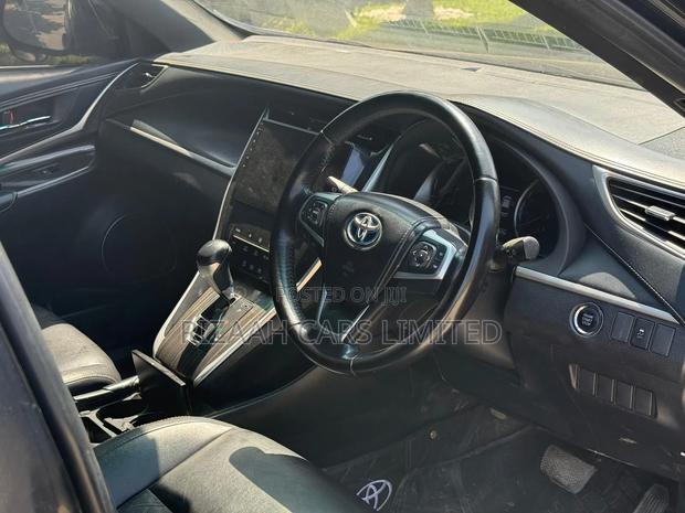 Toyota Harrier 2.0 2017 Black