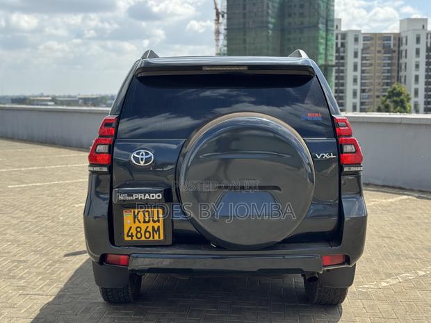 Toyota Land Cruiser 2010 Black