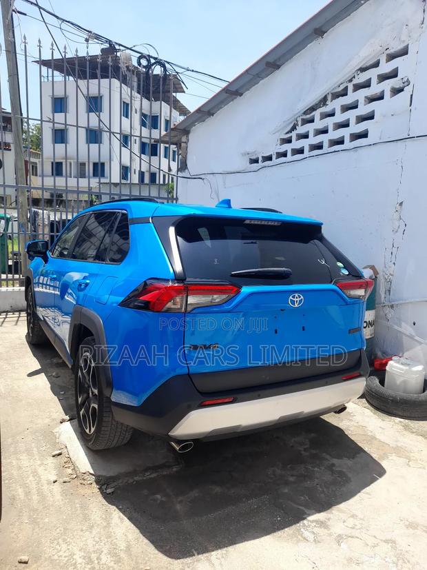 Toyota RAV4 Adventure 2019 Blue