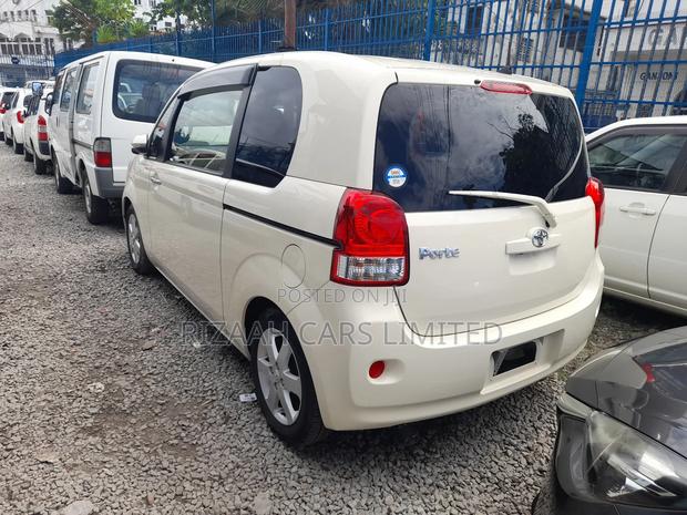 Toyota Porte 2018 Beige