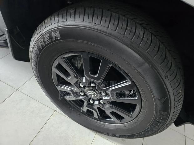 Toyota Land Cruiser Prado 2.8 2025 White