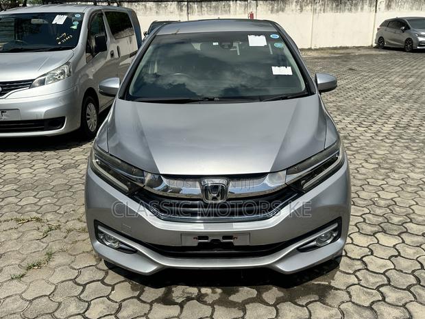 Honda Fit Shuttle 1.5 Hybrid 2WD 2018 Silver