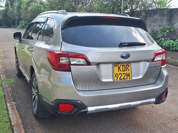 Subaru Outback 2.5i Premium AWD 2017 Gold