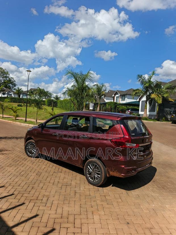 Toyota Rumion 1.5 FWD 2022 Maroon