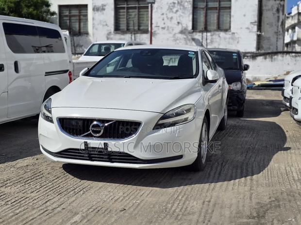 Volvo V40 2019 White