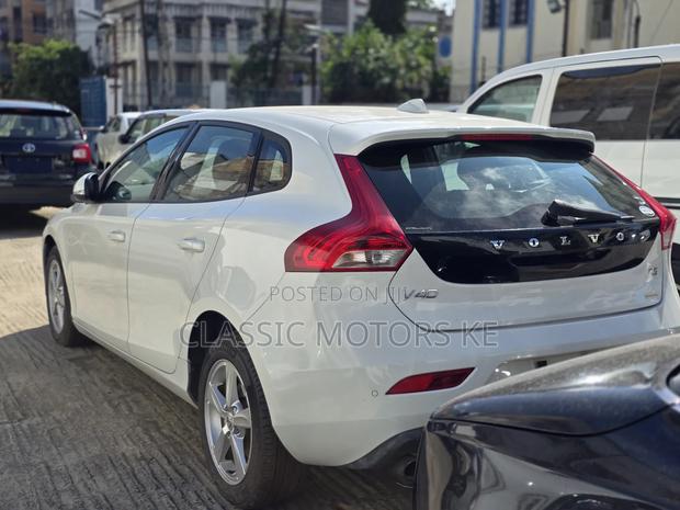 Volvo V40 2019 White