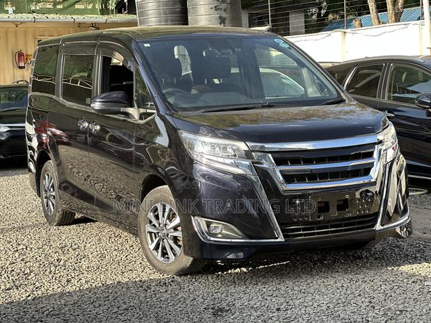 Toyota Esquire 2.0 FWD (7 seater) 2019 Purple