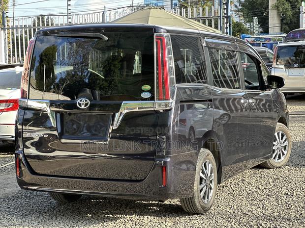 Toyota Esquire 2.0 FWD (7 seater) 2019 Purple