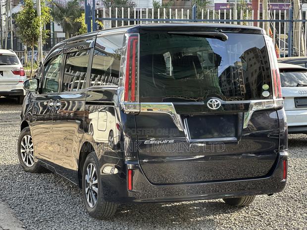 Toyota Esquire 2.0 FWD (7 seater) 2019 Purple