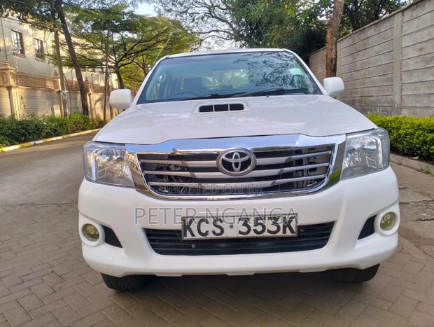 Toyota Hilux 2.5 D-4D SRX 2011 White