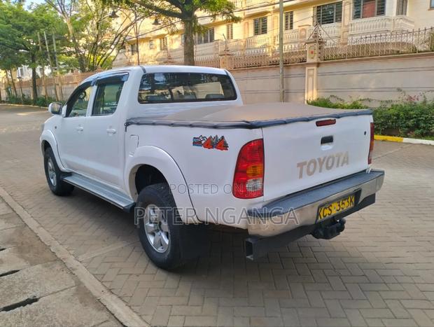 Toyota Hilux 2.5 D-4D SRX 2011 White