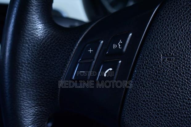 BMW 320i Sedan RWD 2010 Blue
