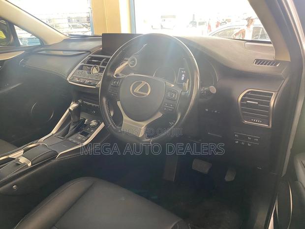 Lexus NX 300h FWD 2018 Silver